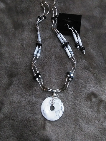 Howlite Choker Necklace Set