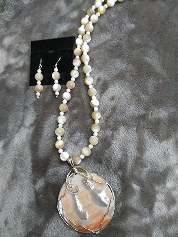 Spiny Oysters Shell Necklace Set