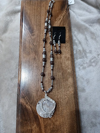 Agate Pendant and Beads Necklace Set