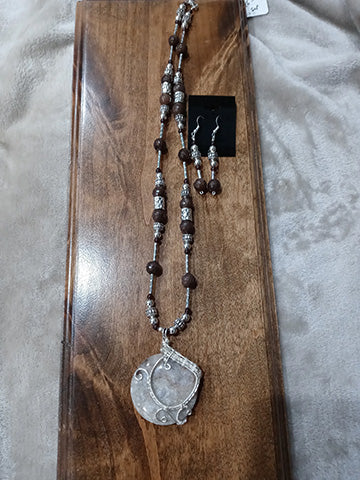 Agate Pendant and Beads Necklace Set